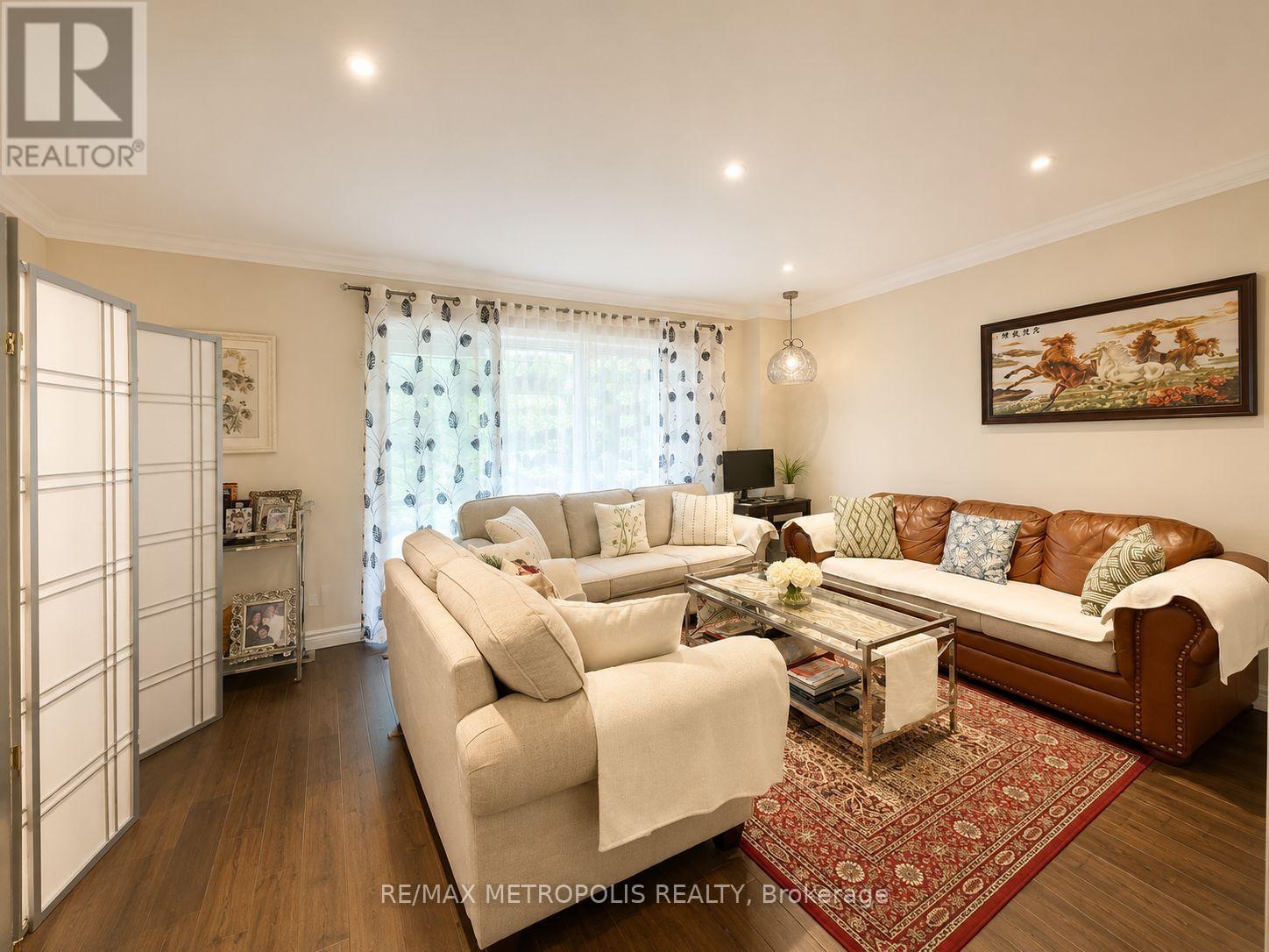 24 ENCLAVE MEWS - 27