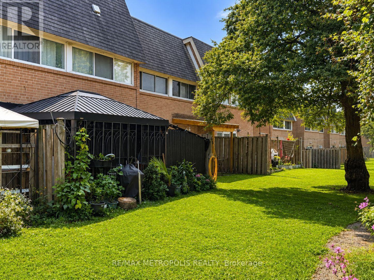 24 ENCLAVE MEWS - 3