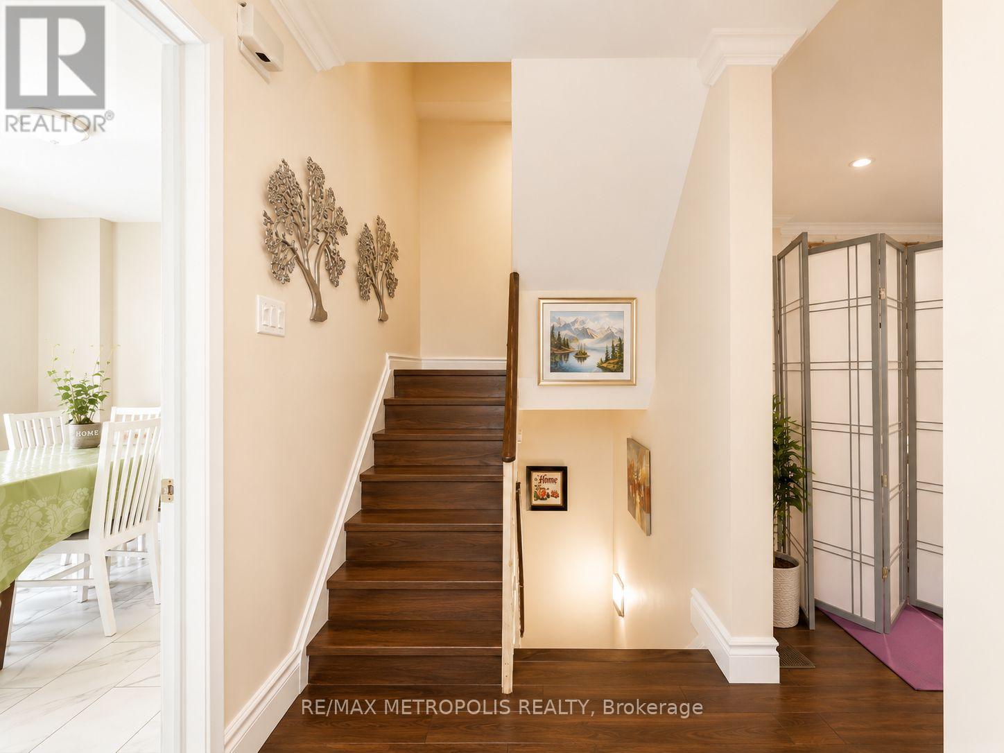 24 ENCLAVE MEWS - 30