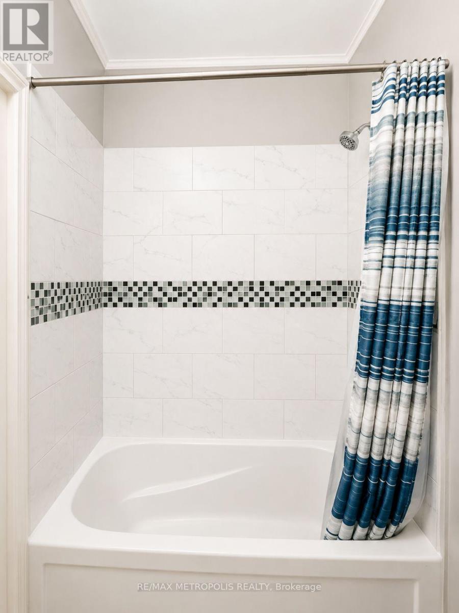 24 ENCLAVE MEWS - Image 33