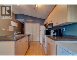 Kitchen - 908 Connaught Street, Regina, SK S4T4S6 Photo 8