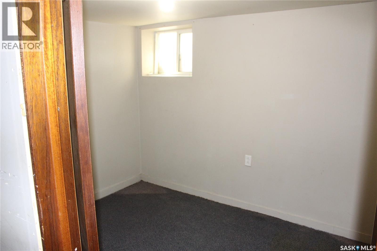 928 Fairford STREET E - 11
