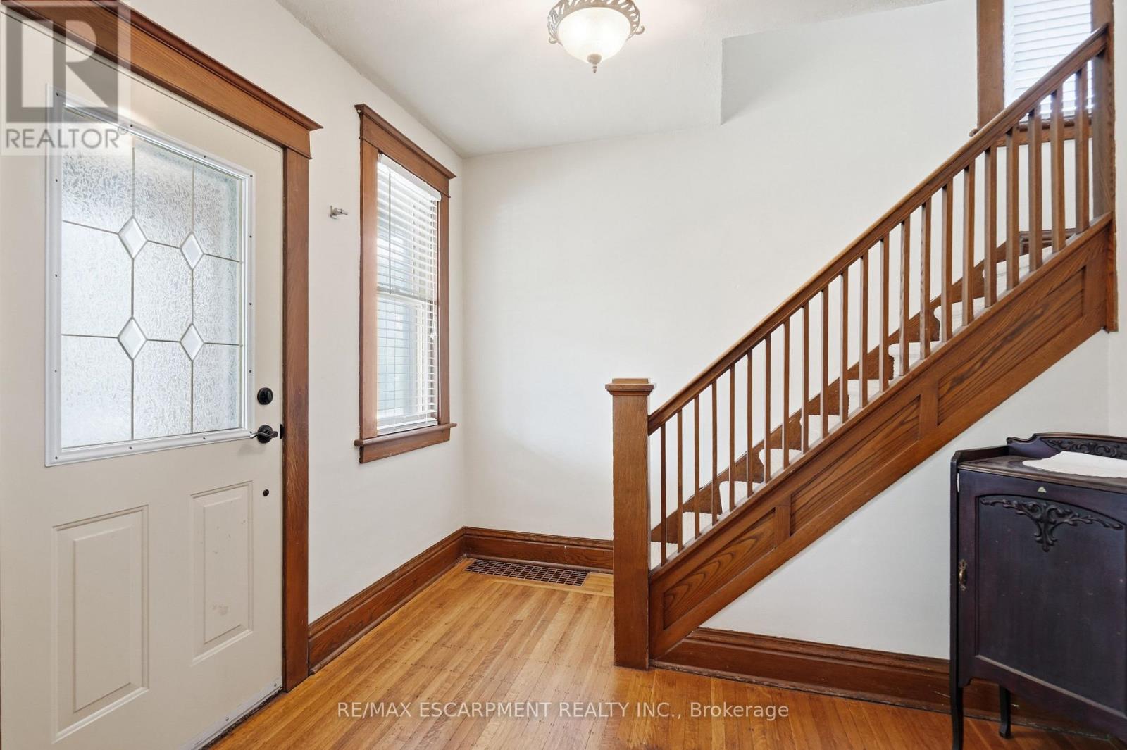 163 GROSVENOR AVENUE S - 8