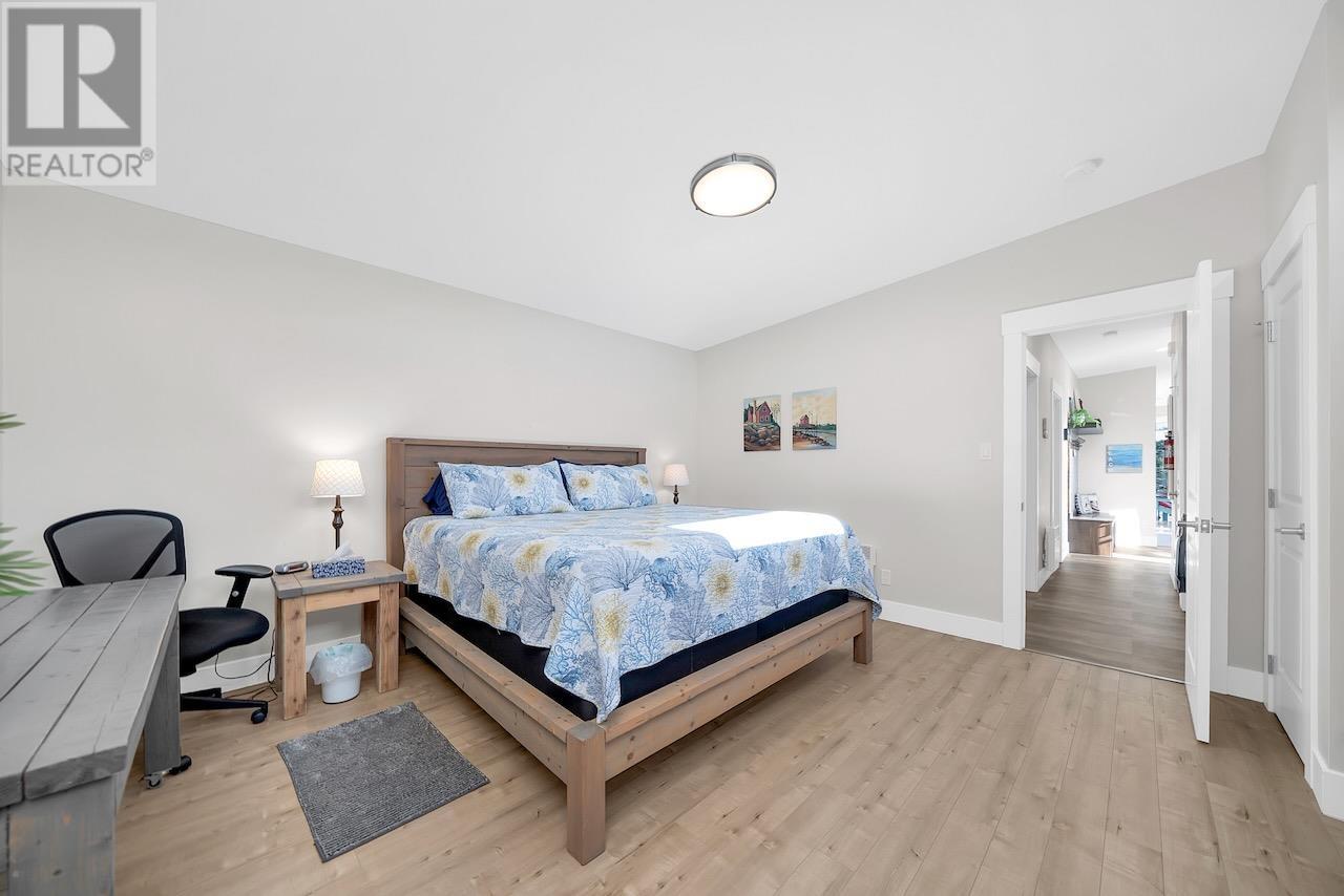 184 ANSELM MACDONALD Road - 18