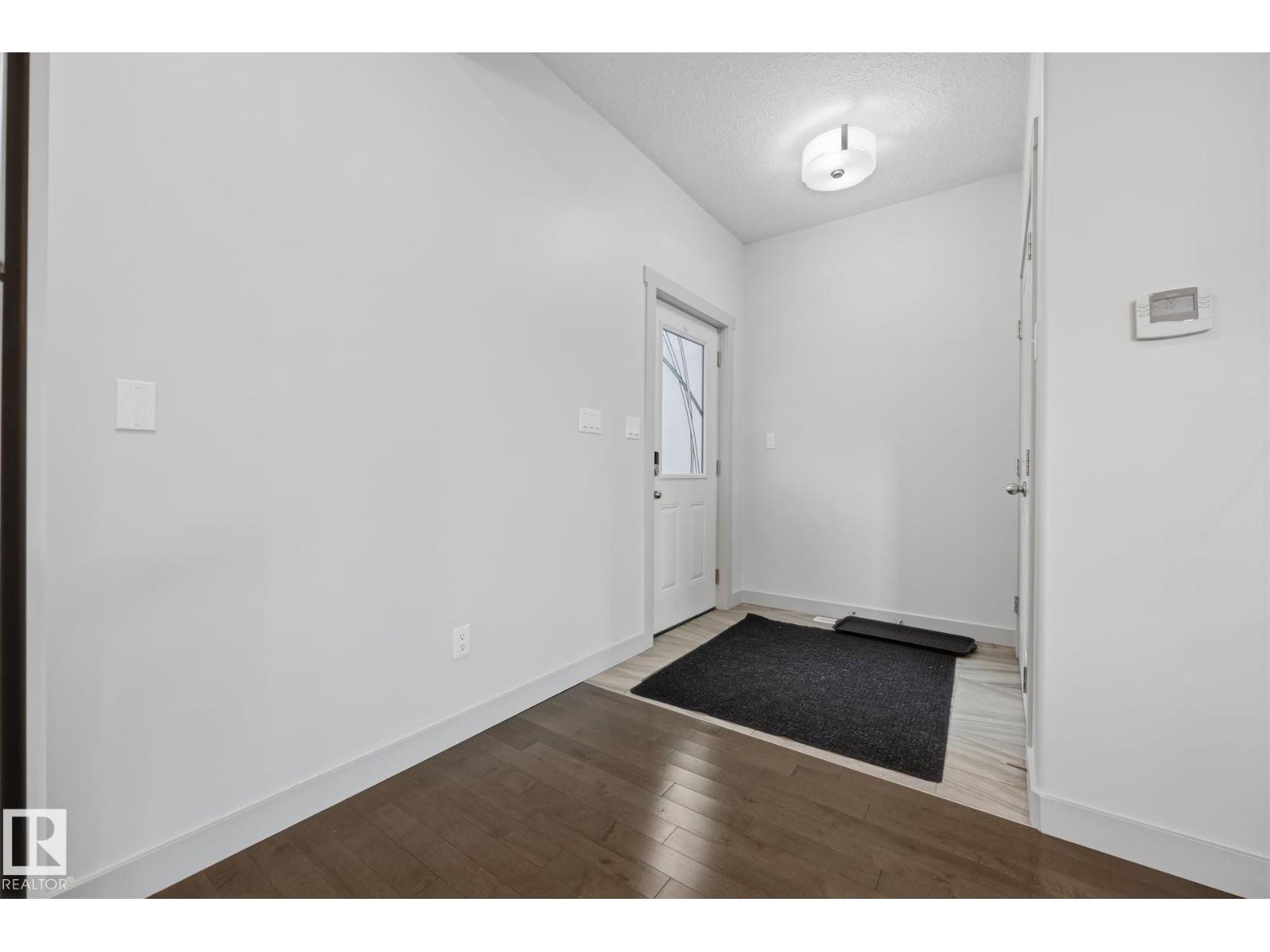 8952 81 AV NW - 12