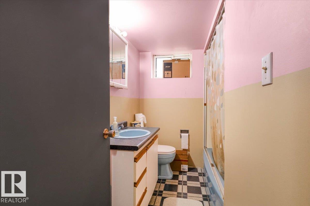 9228 75 ST NW - 31