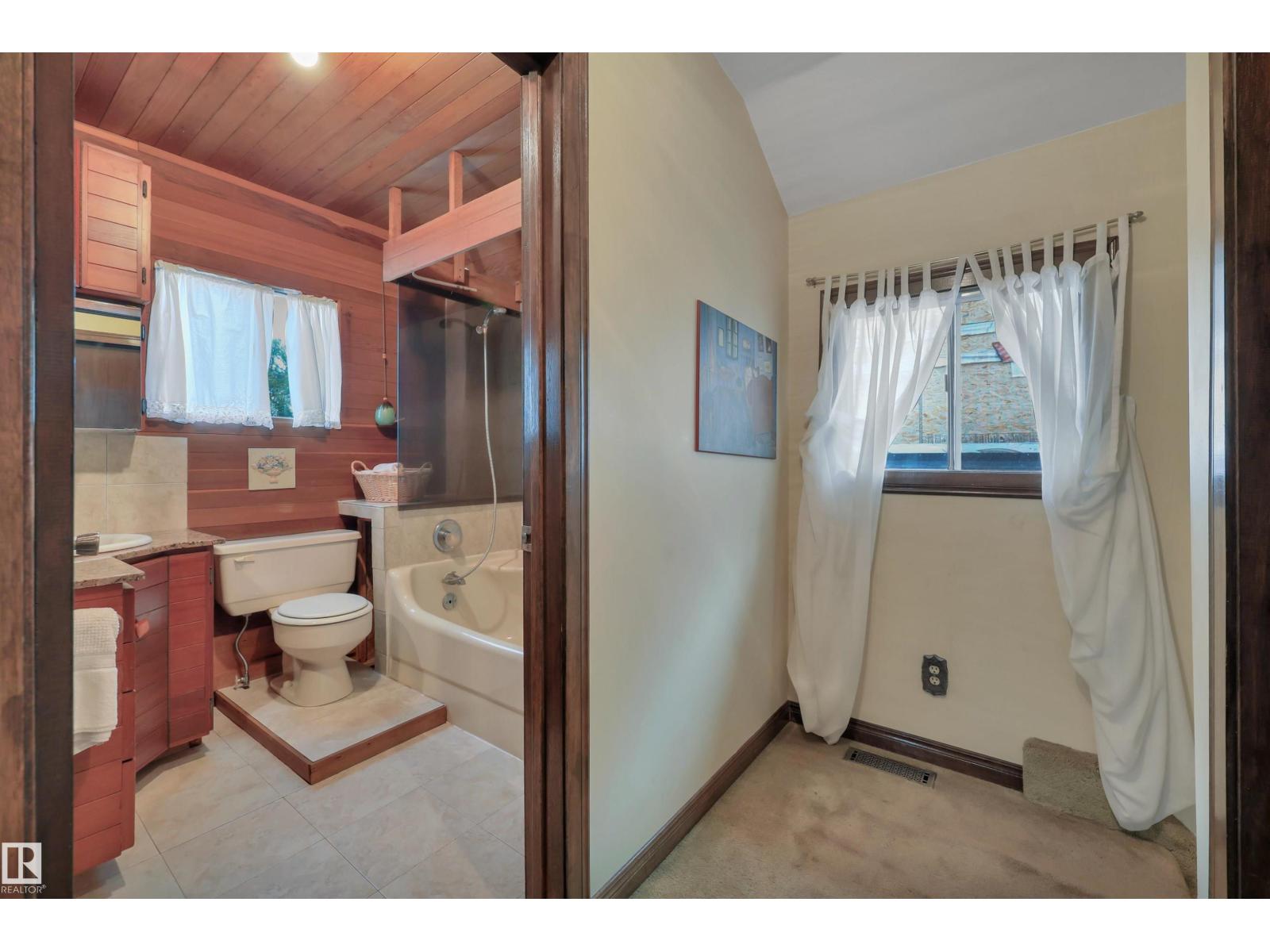 10524 75 AV NW - 22