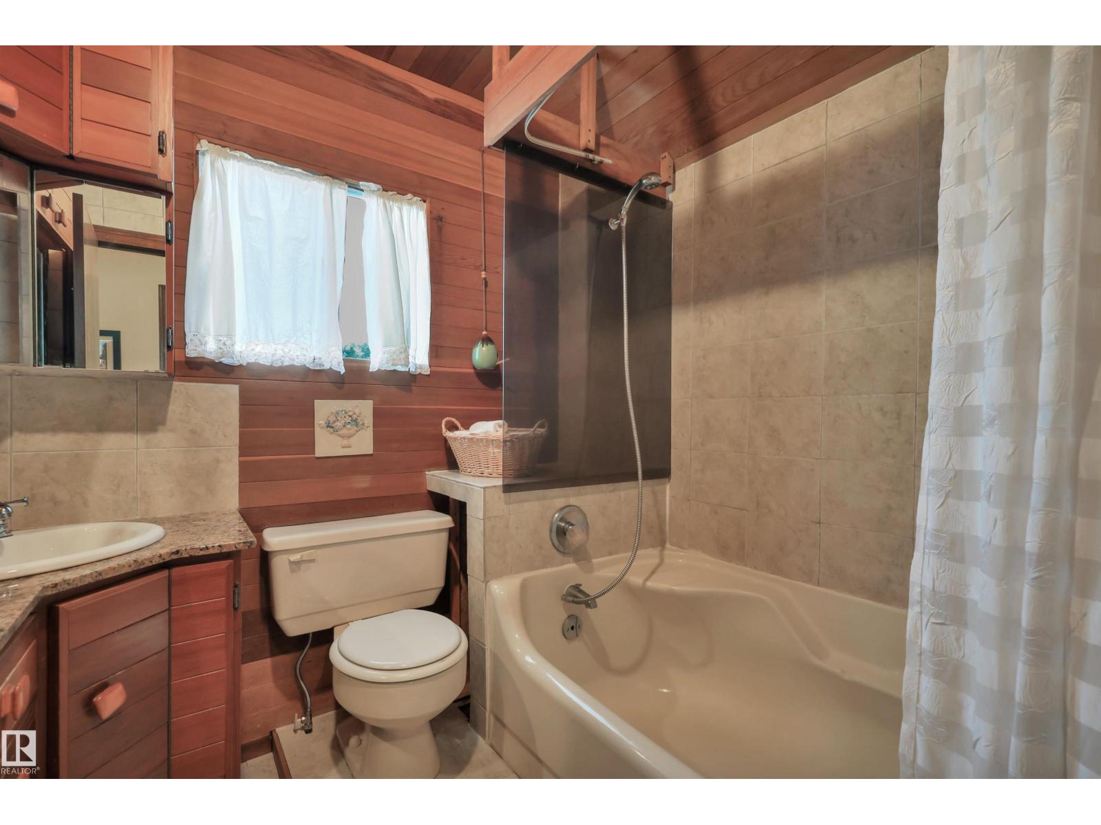 10524 75 AV NW - 23