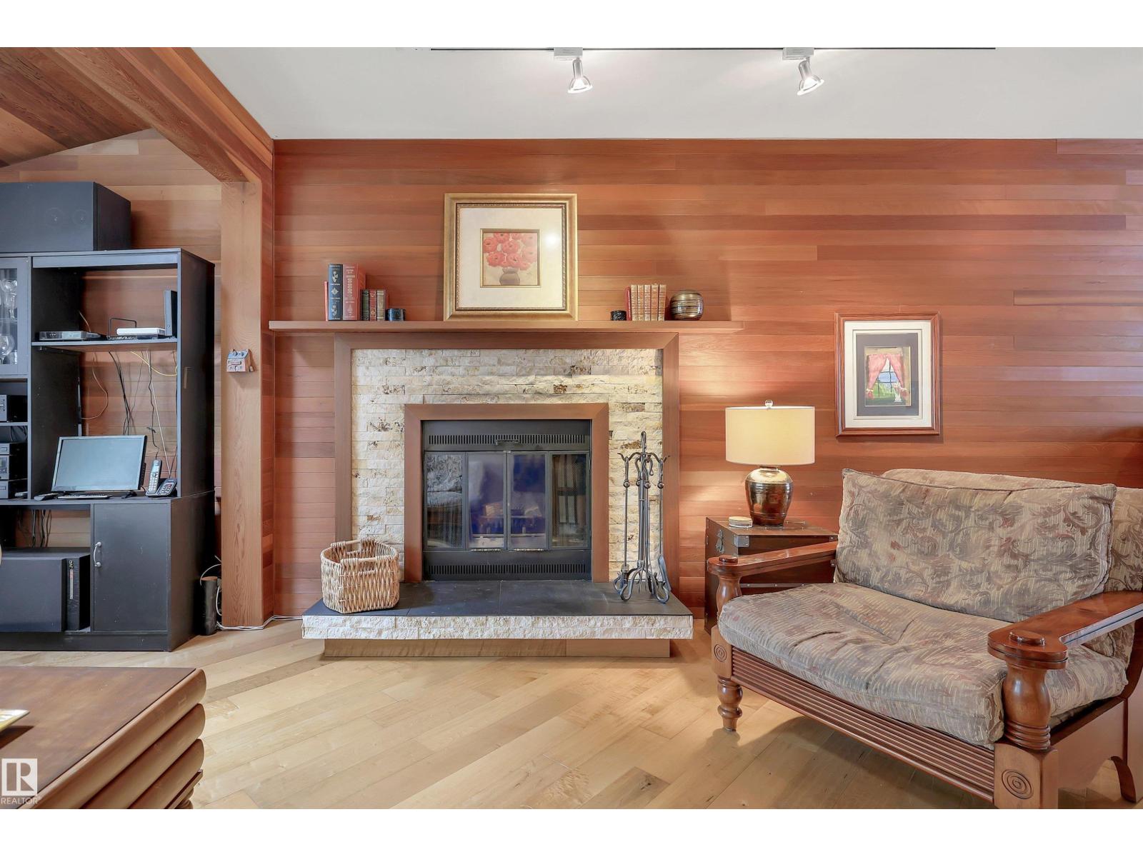 10524 75 AV NW - 7