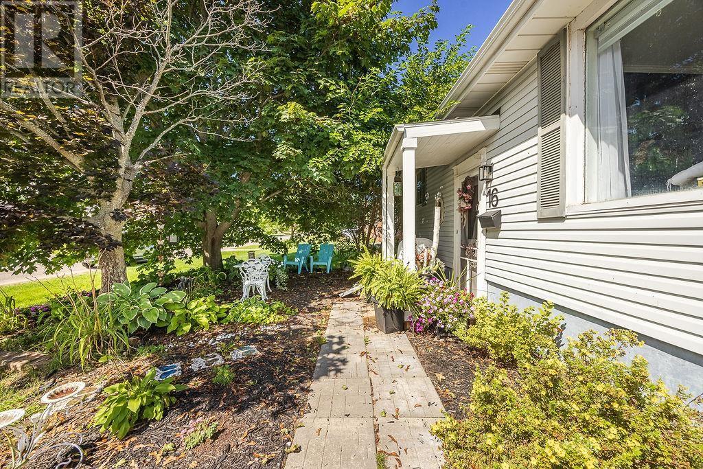 16 Griffon ST, Sault Ste. Marie, Ontario, P6A5S7, Sault Ste. Marie, Ontario — photo 2 of 5