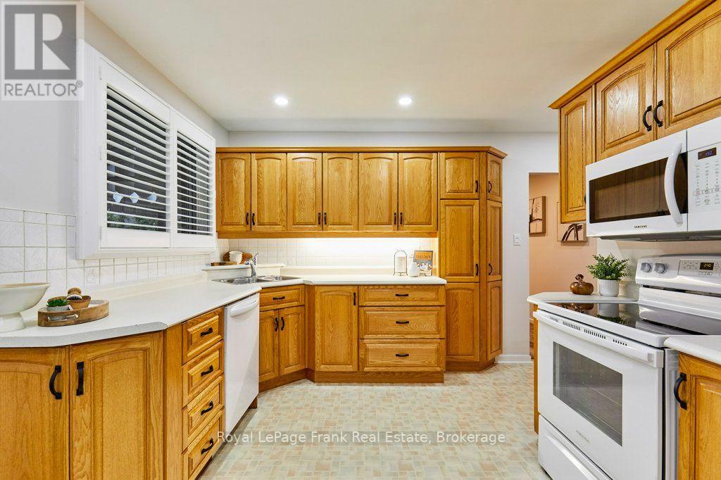 15111 SIMCOE STREET - 14