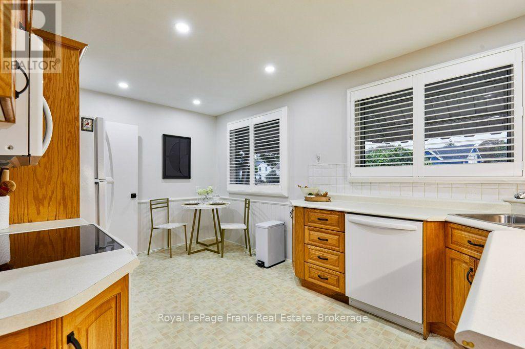 15111 SIMCOE STREET - 13