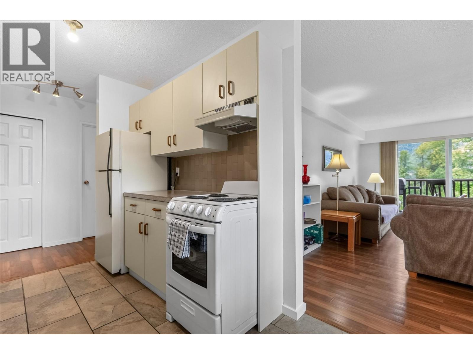 #303 51 Ridgemont Drive - 14