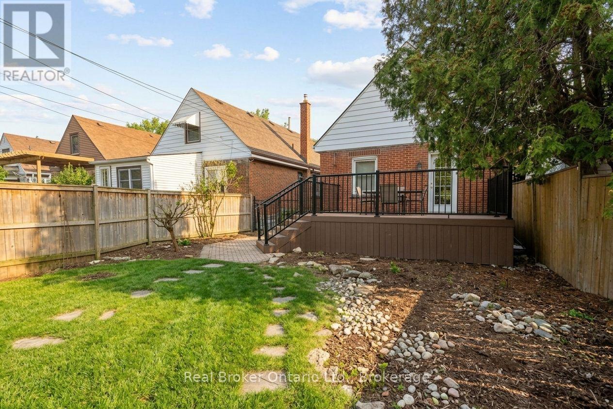 193 HUXLEY AVENUE S - 40