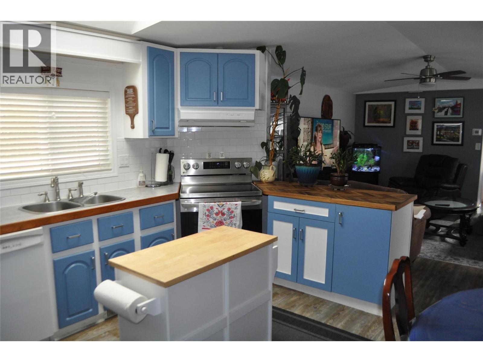 #10 610 Katherine Road - 4