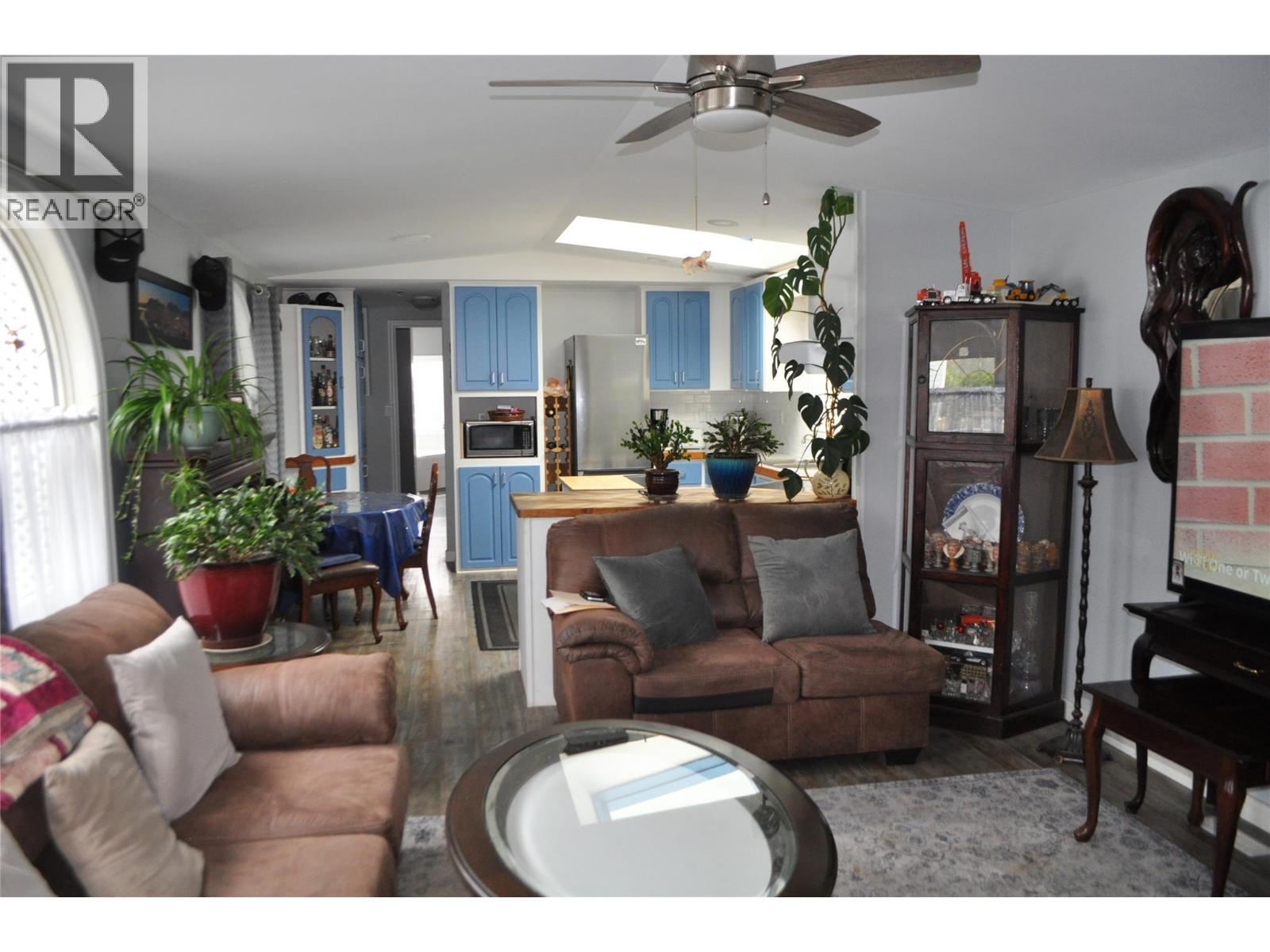 #10 610 Katherine Road - 6