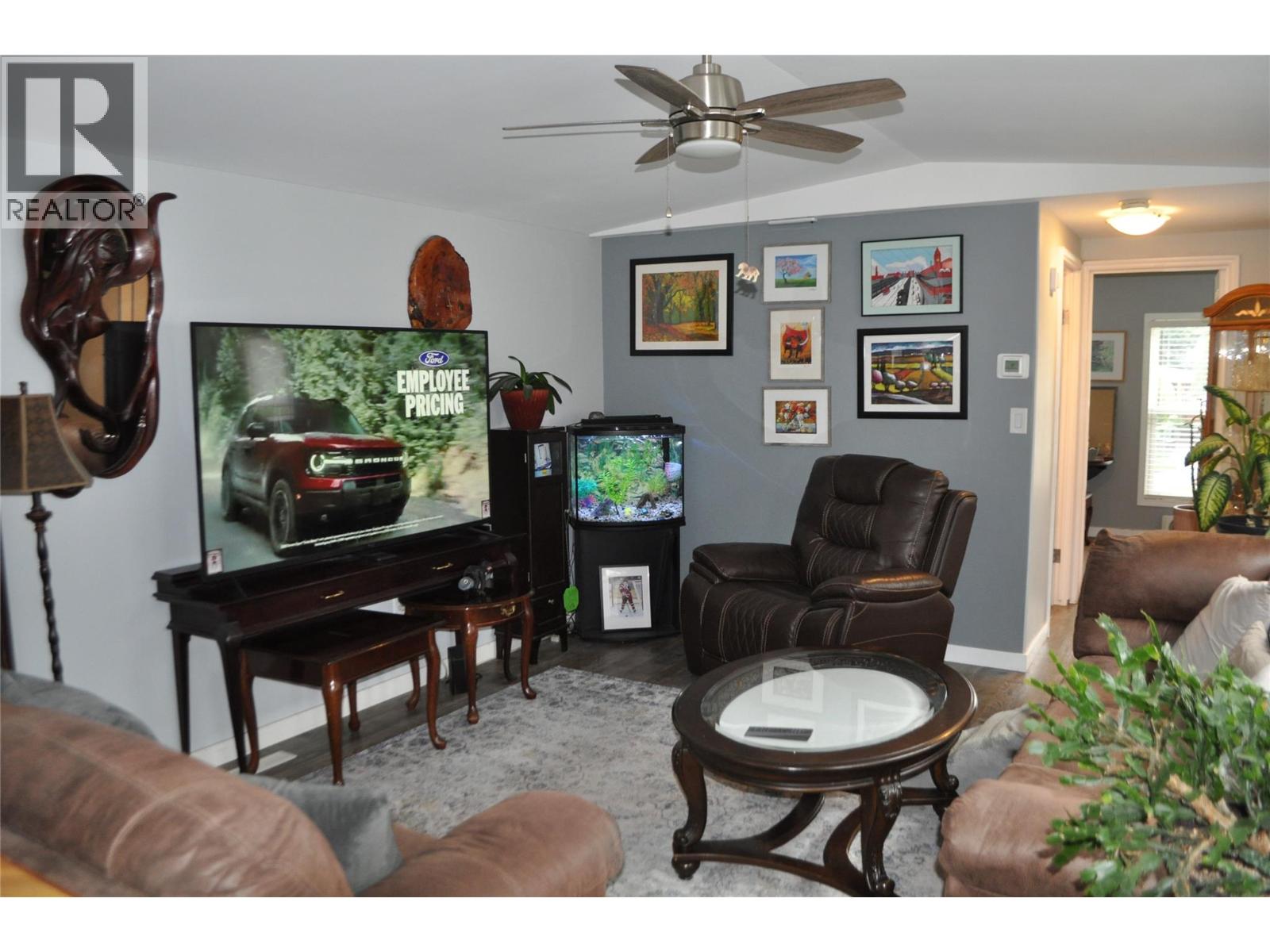 #10 610 Katherine Road - 17