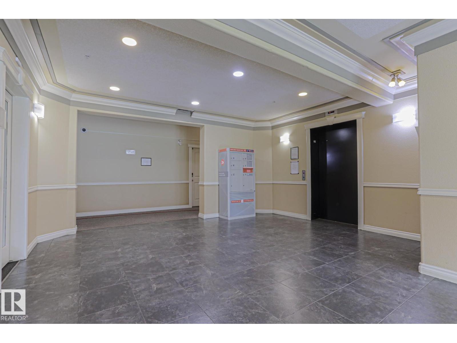 #237 50 WOODSMERE - 31