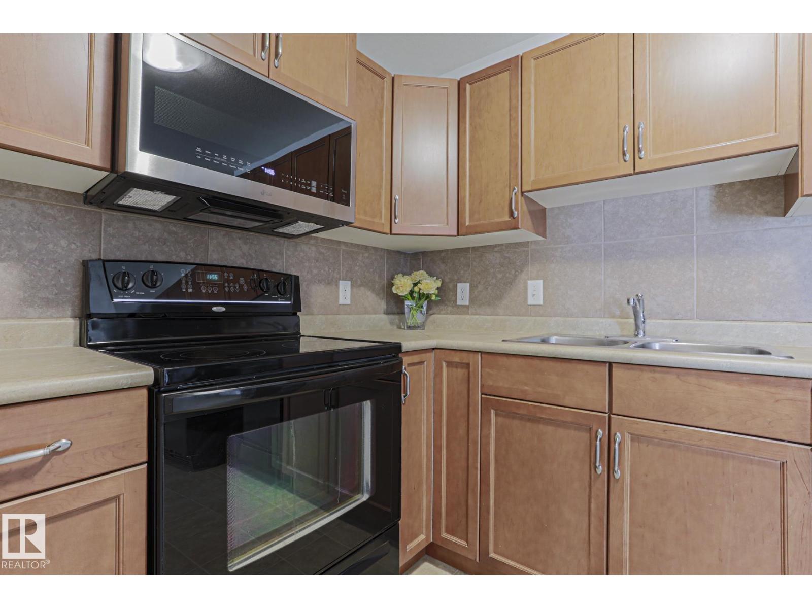 #237 50 WOODSMERE - 5