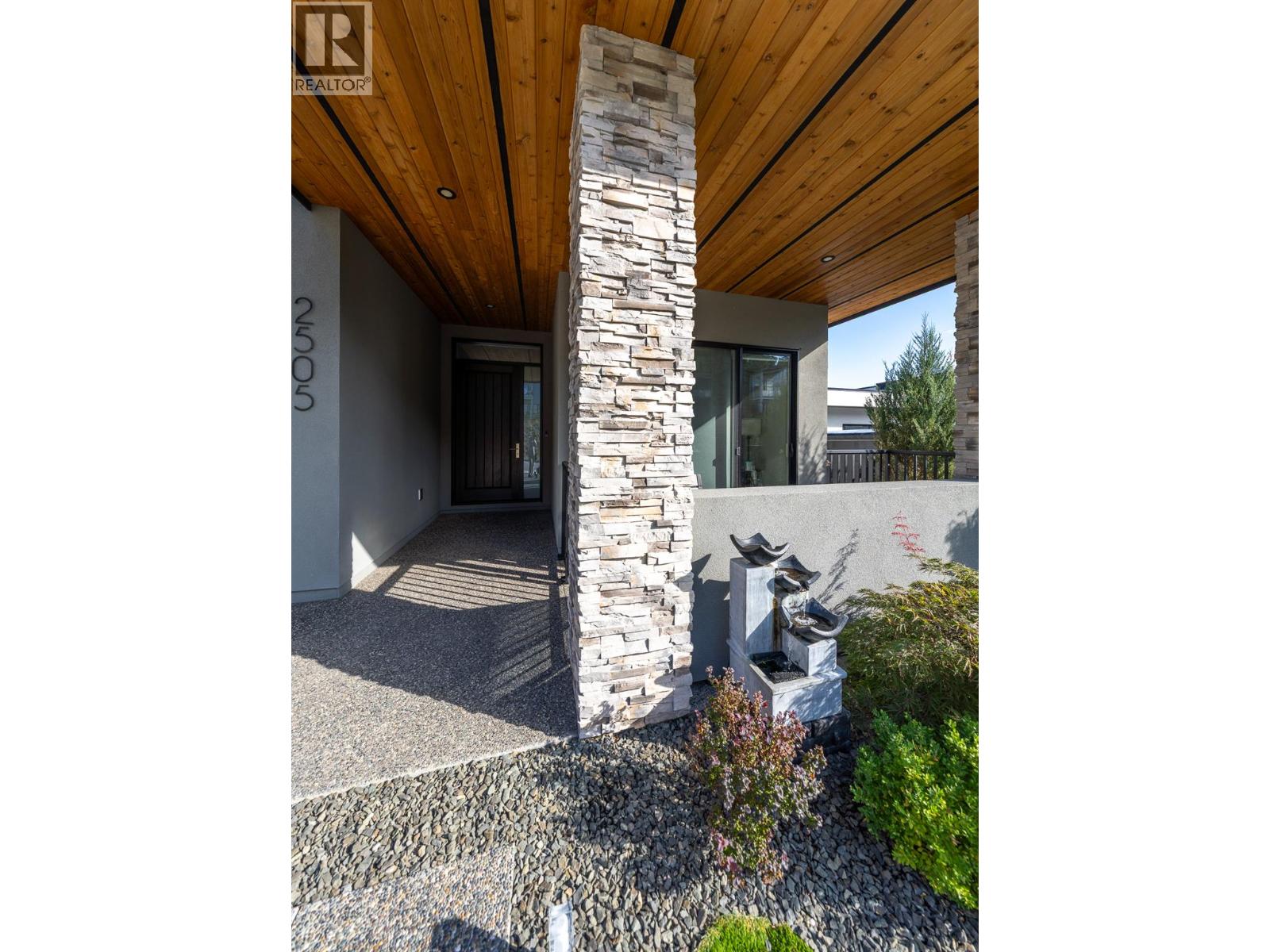  2505 Tallus Heights Drive, West Kelowna