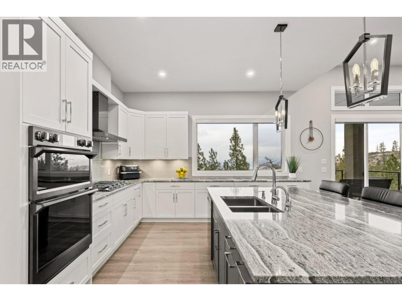  2505 Tallus Heights Drive, West Kelowna