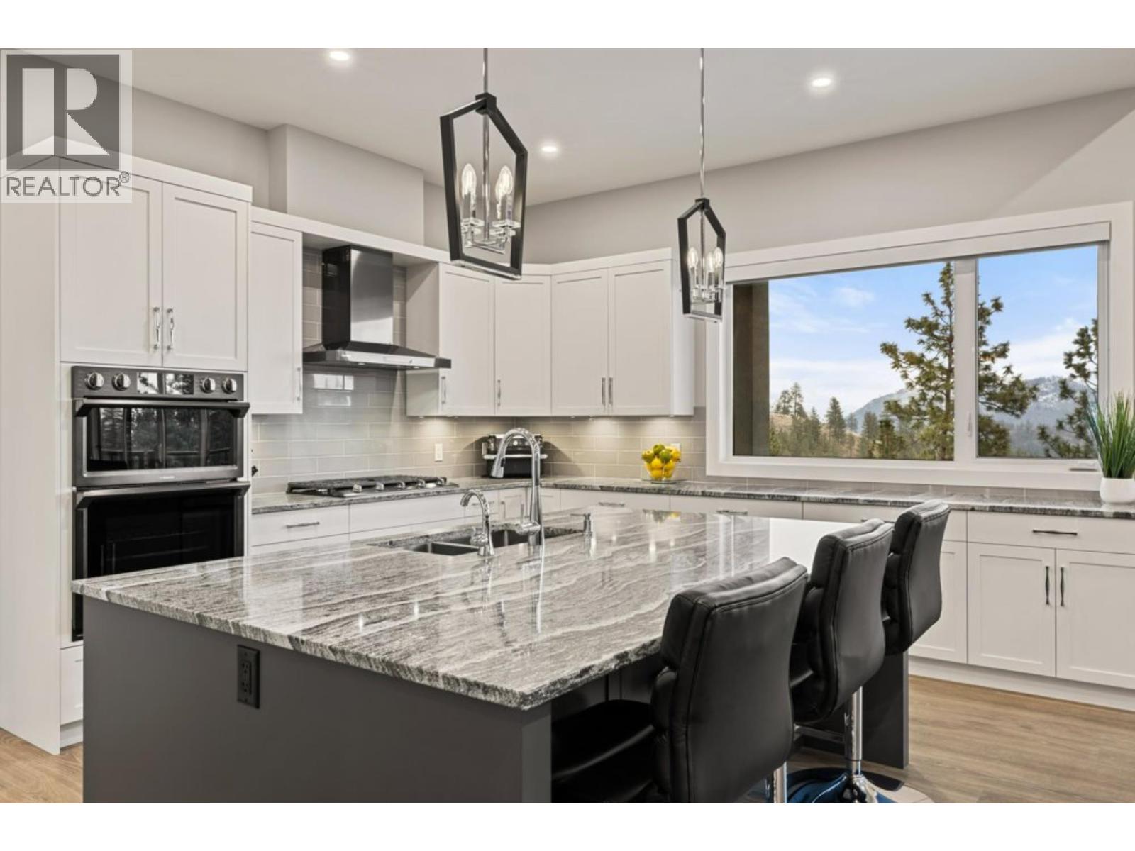  2505 Tallus Heights Drive, West Kelowna
