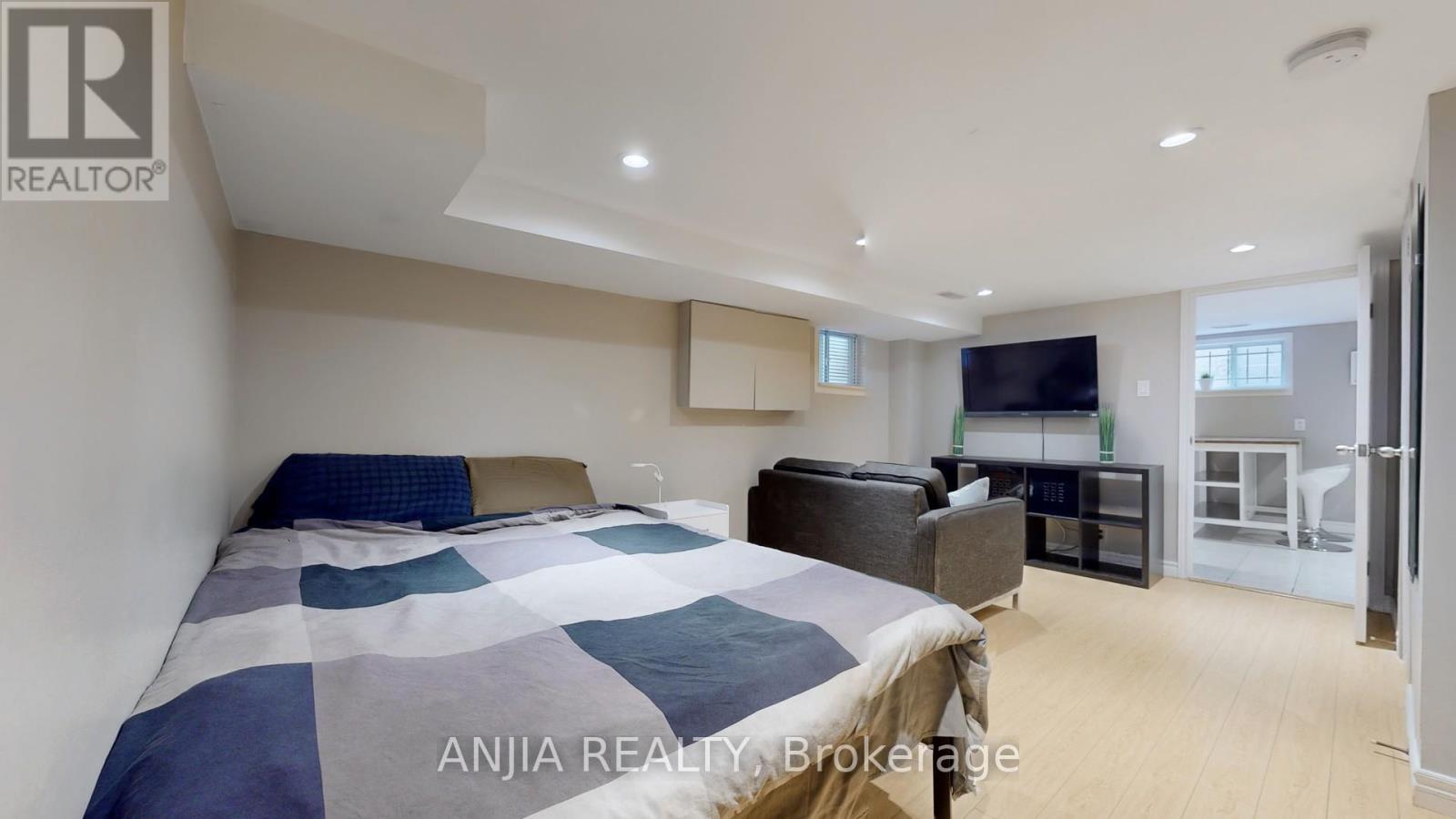 691 GREENWOOD AVENUE - Image 26