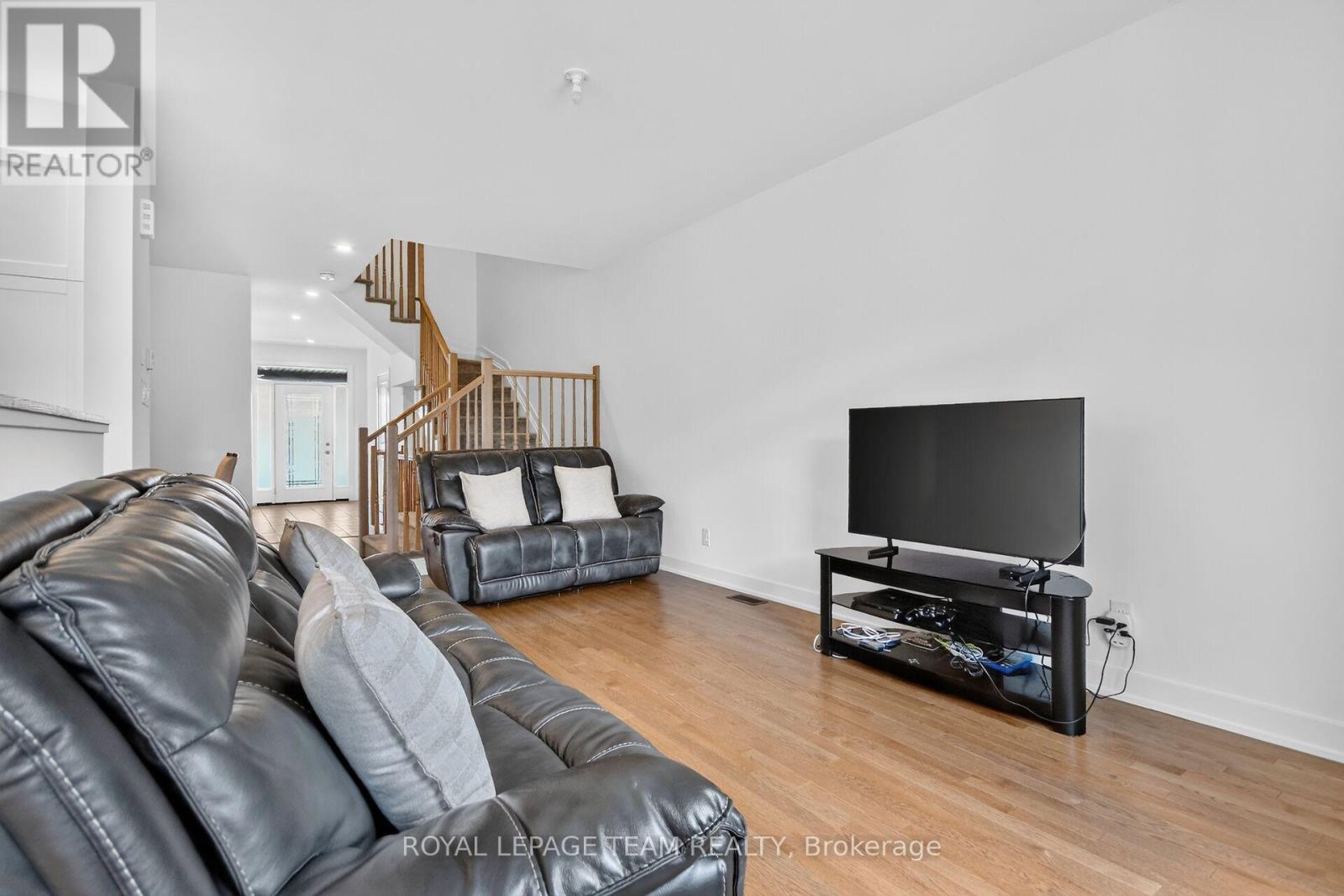41 Moosonee Crescent, Ottawa, Ontario, K4M0M1, Ottawa, Ontario — photo 3 of 5
