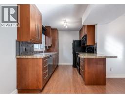 4pc Bathroom - 3, 123 13 Avenue Ne, Calgary, AB T2E1B5 Photo 8