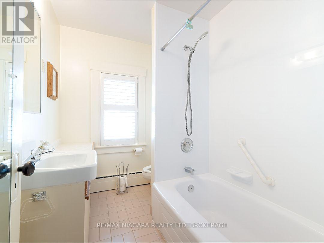 241 ALEXANDRA STREET - 32
