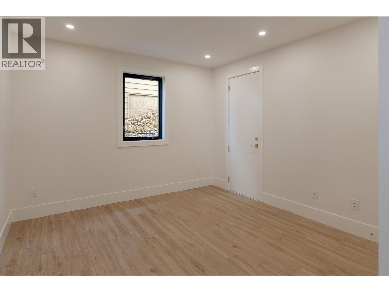 1016 EMSLIE Street - 55