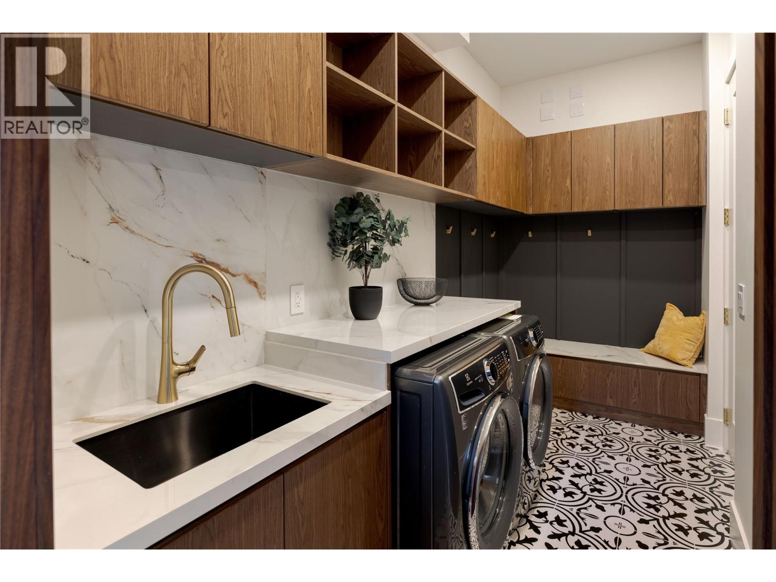 1016 EMSLIE Street - 26