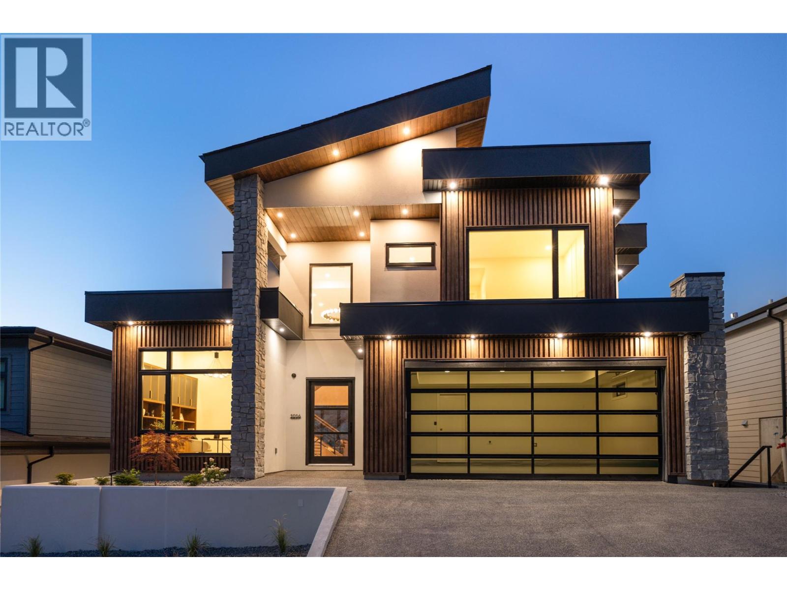 1016 EMSLIE Street - 65