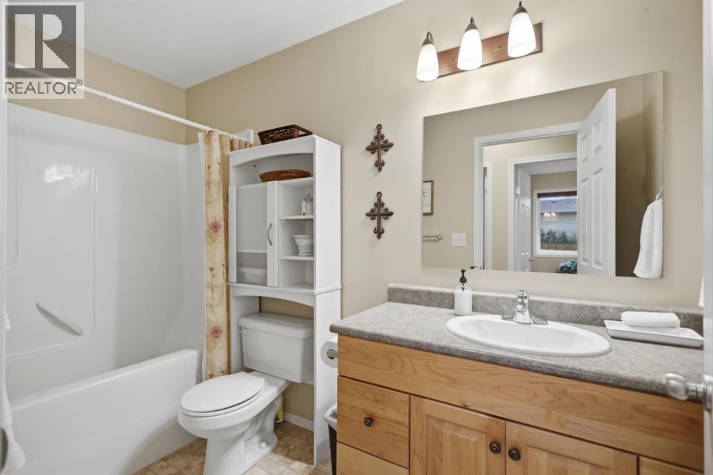 Listing photo – 2, 5211 50 Avenue, Ponoka