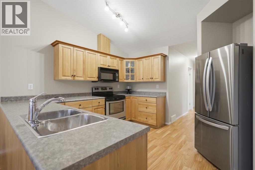 Listing photo – 2, 5211 50 Avenue, Ponoka