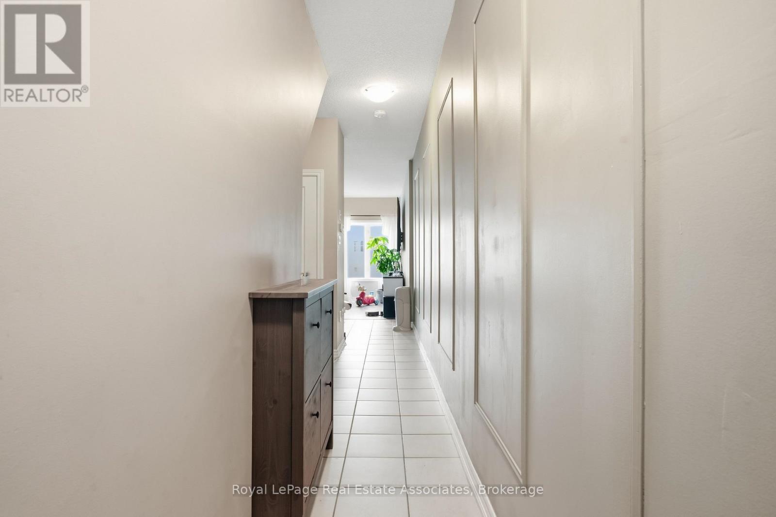 50 - 403 WESTWOOD DRIVE E — photo 3
