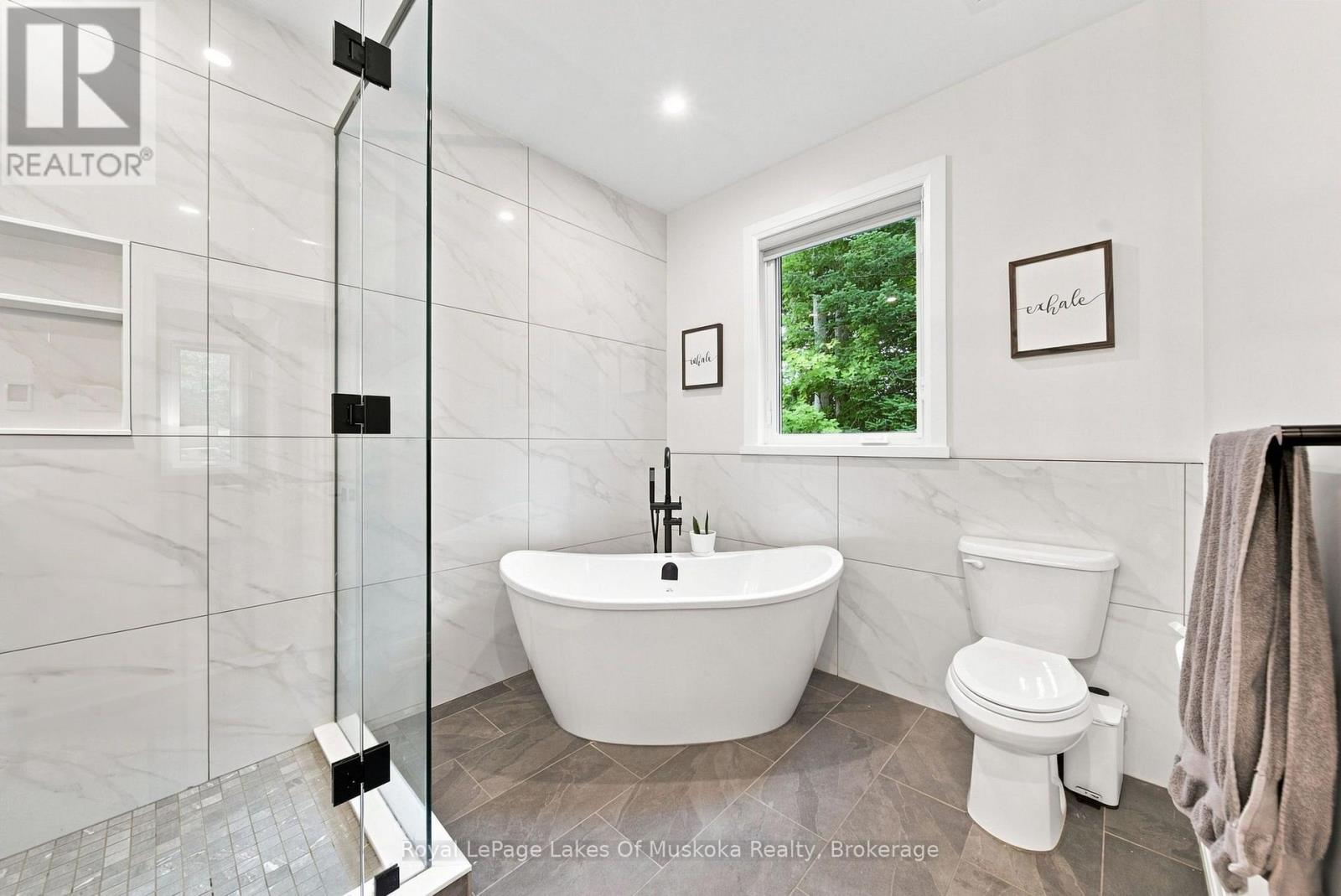 41 MEADOWS AVENUE - Image 25