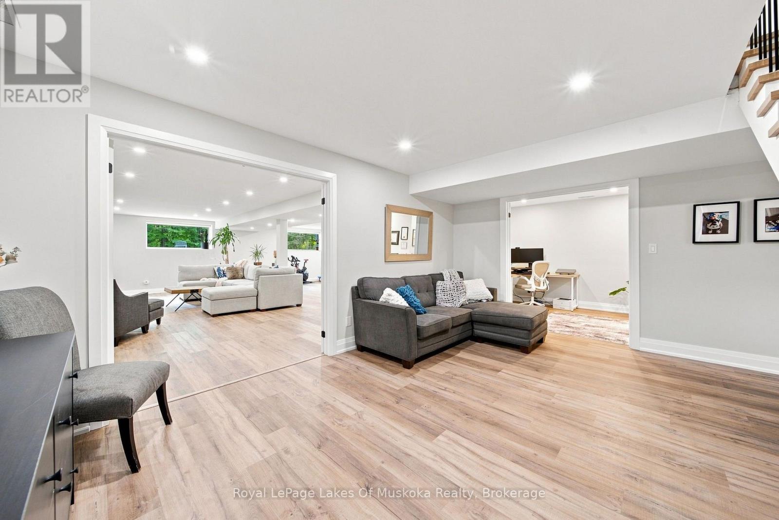 41 MEADOWS AVENUE - Image 26