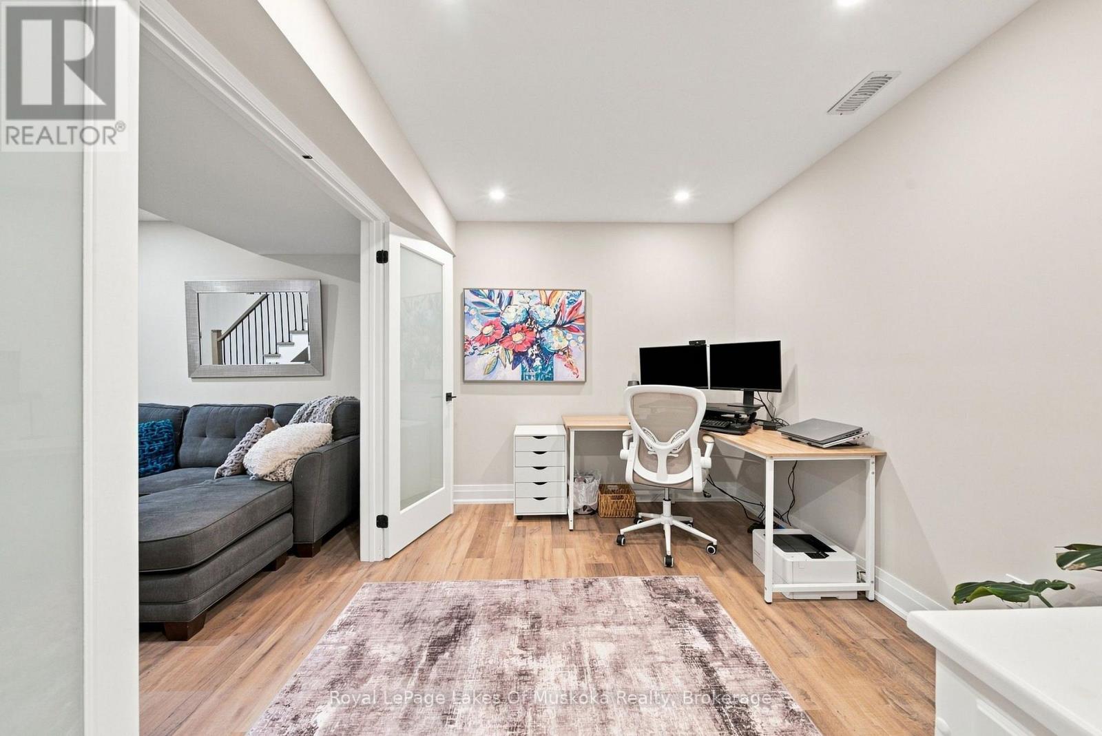 41 MEADOWS AVENUE - Image 33