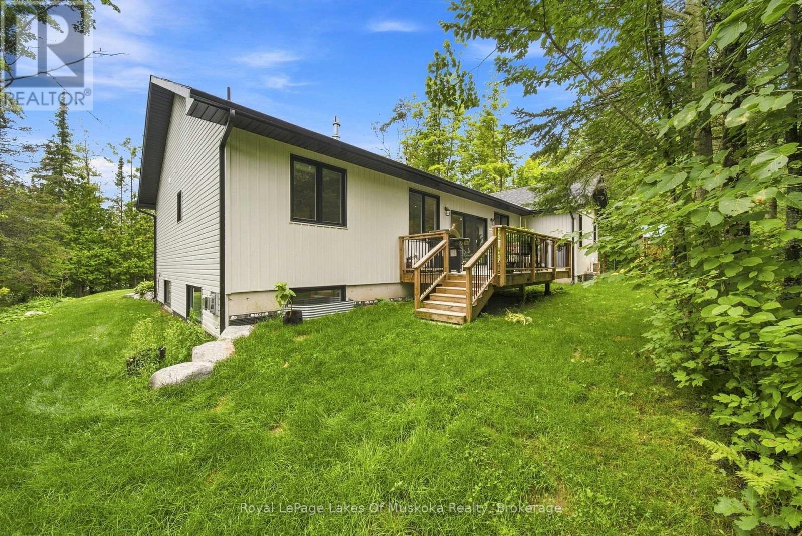 41 MEADOWS AVENUE - Image 40