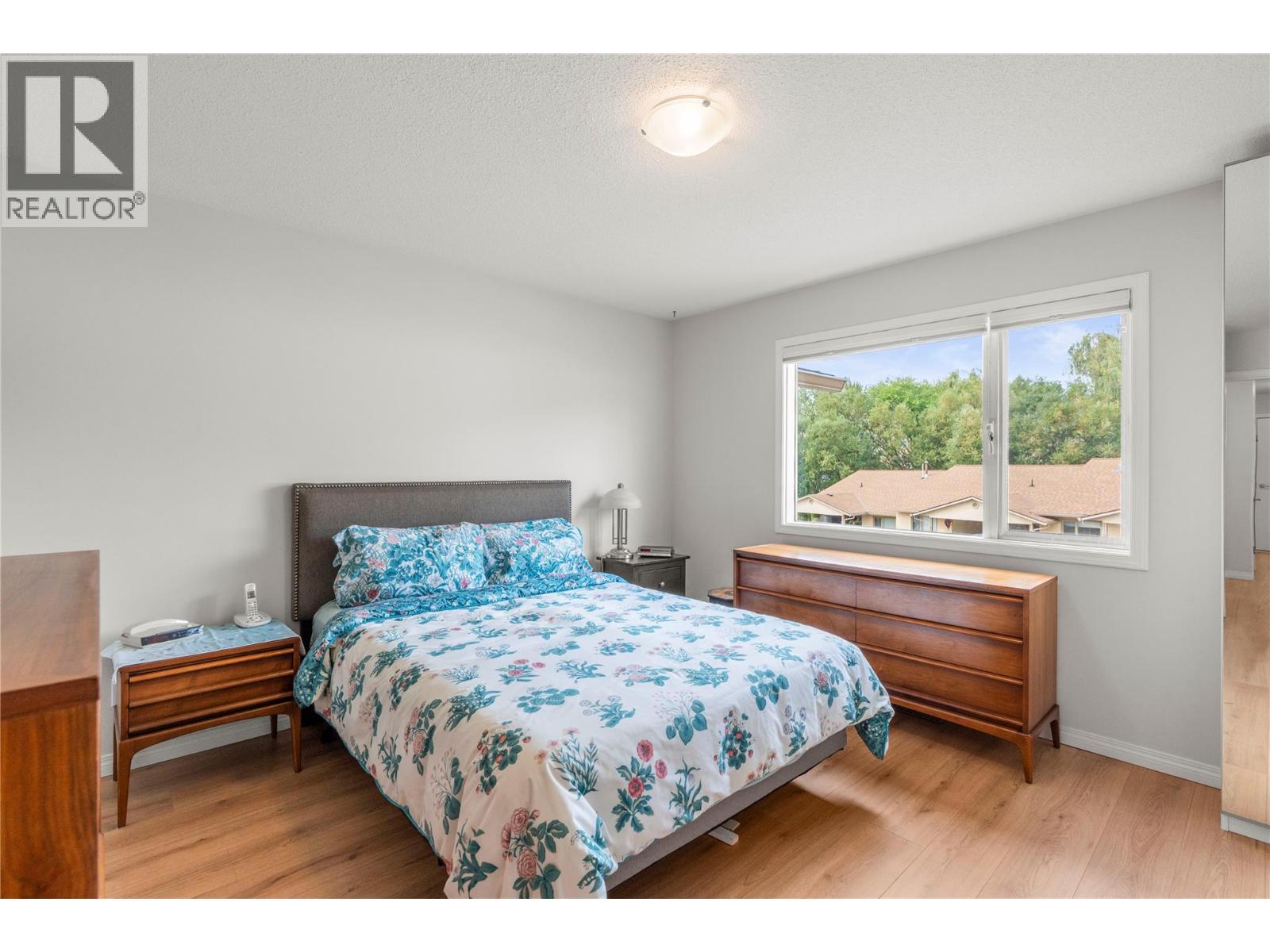 #17 3850 Argyle Avenue - 17