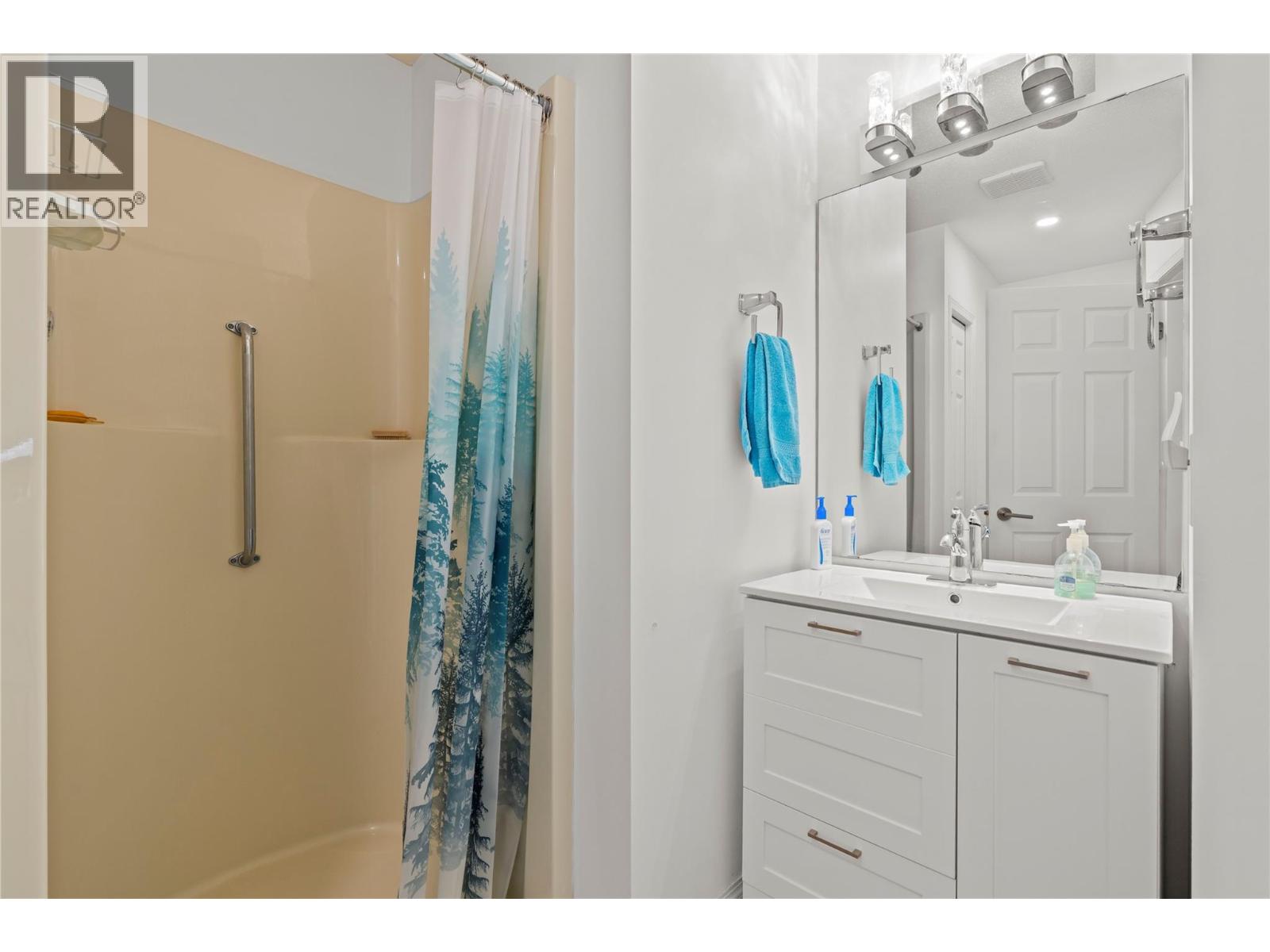 #17 3850 Argyle Avenue - 24