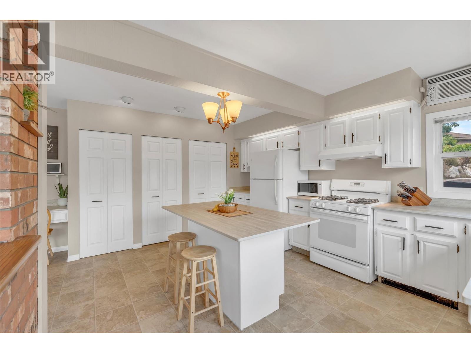 6764 Lakeside Drive, Oliver