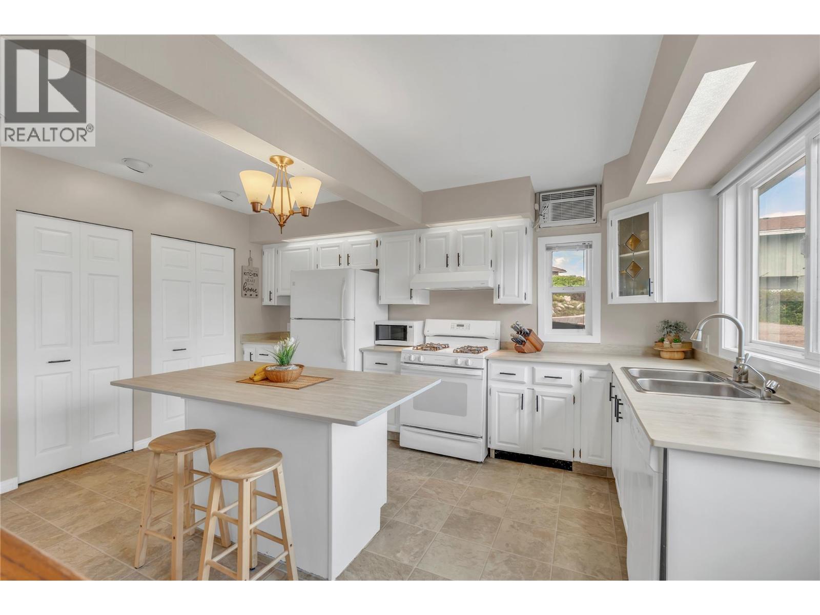 6764 Lakeside Drive, Oliver