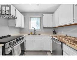 4pc Bathroom - 215 Erin Woods Drive Se, Calgary, AB T2B2V7 Photo 8