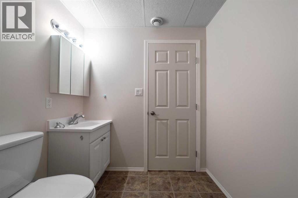 4503 69 Street - 23