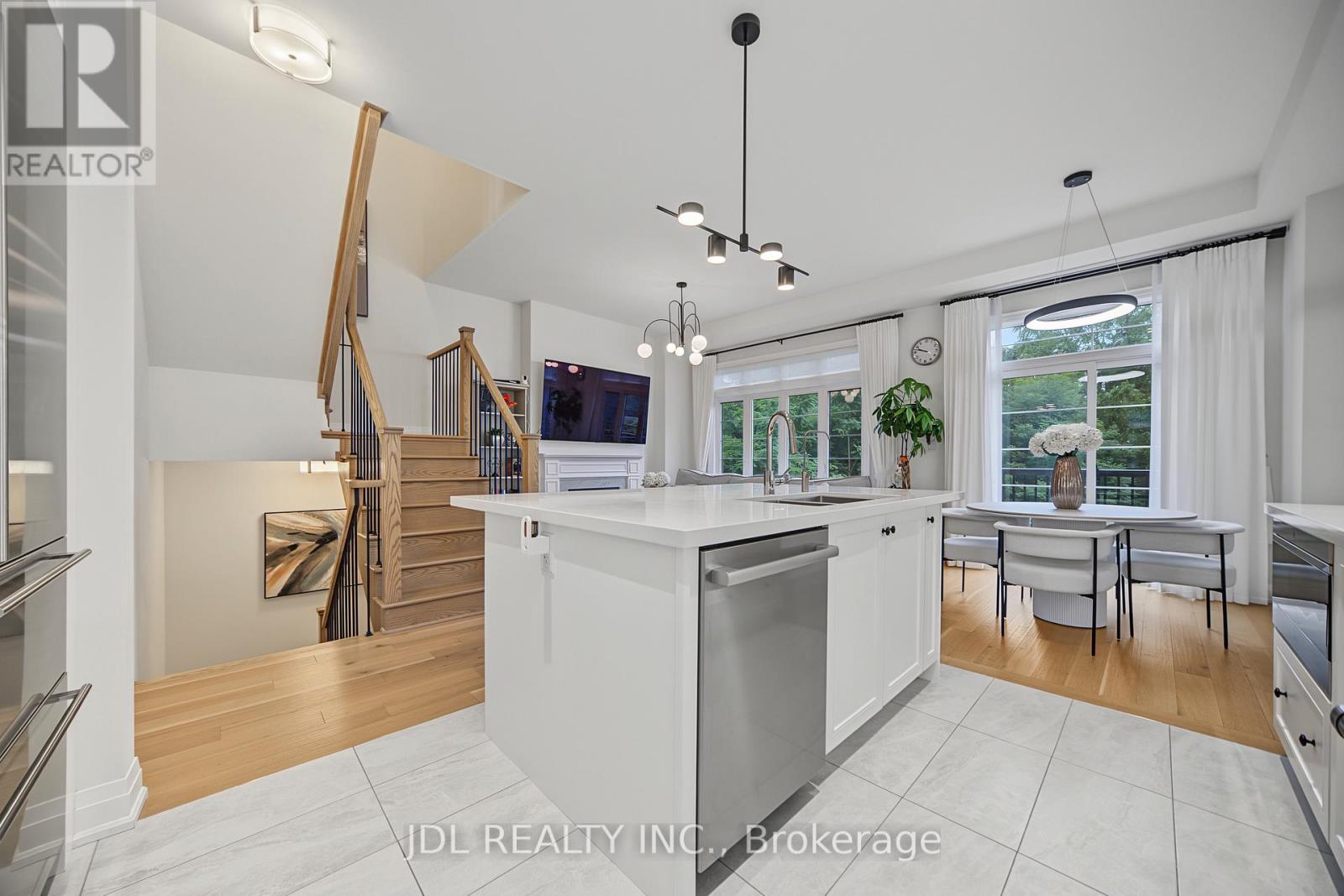 41 WEST VILLAGE LANE - 14