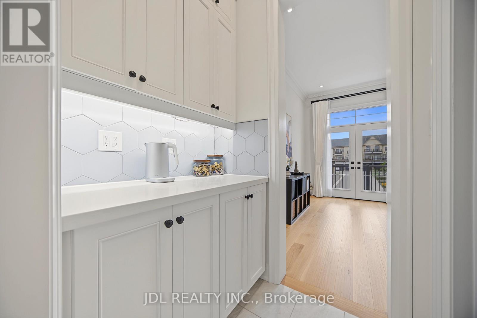 41 WEST VILLAGE LANE - 16