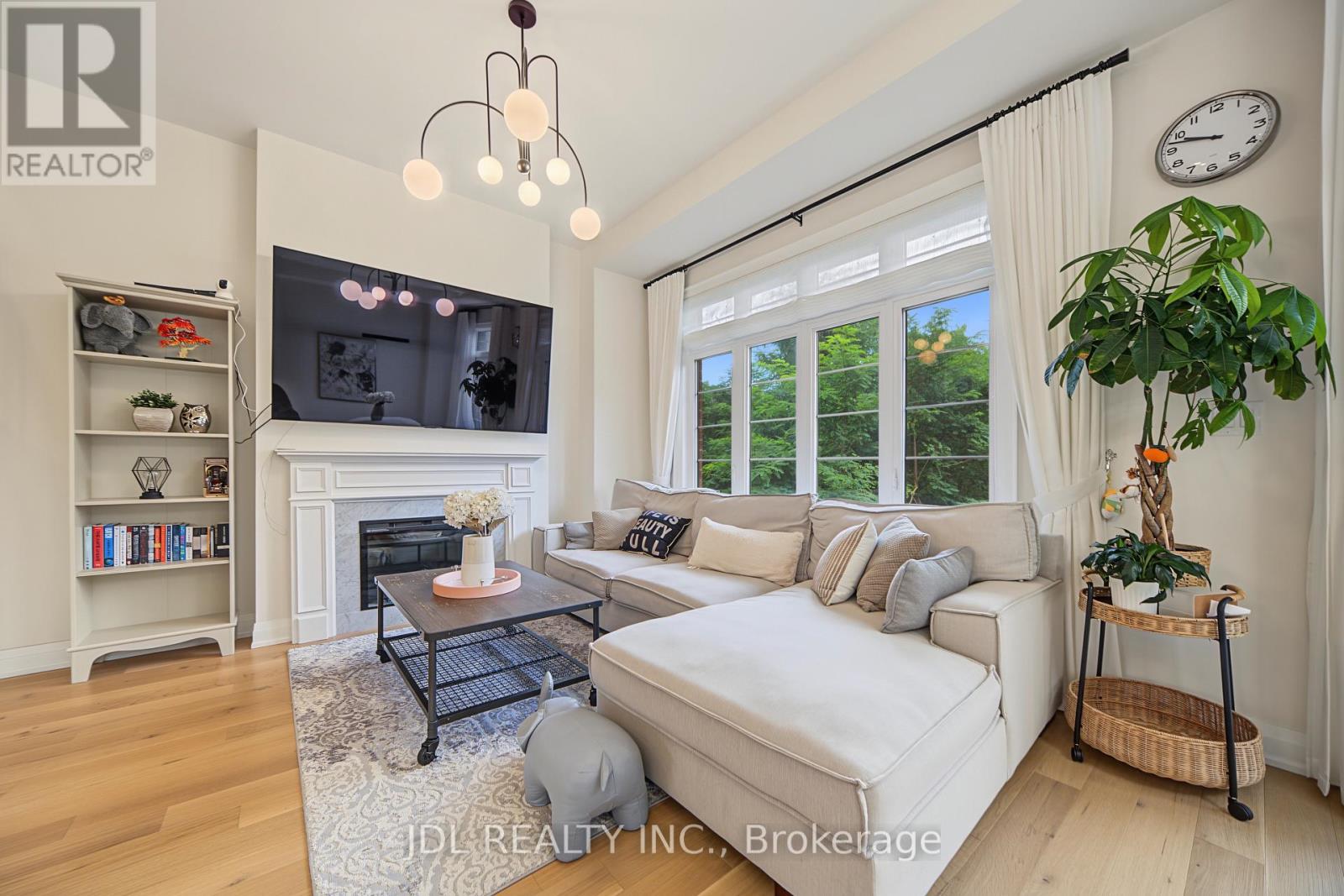41 WEST VILLAGE LANE - 20