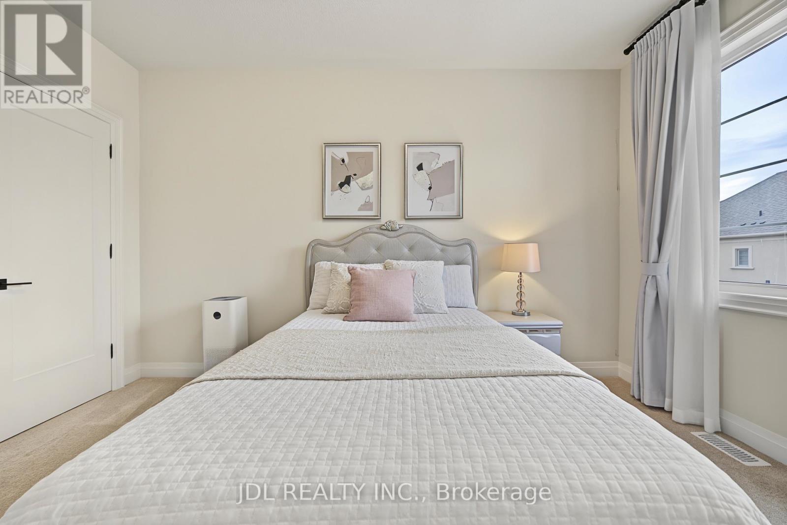 41 WEST VILLAGE LANE - 32